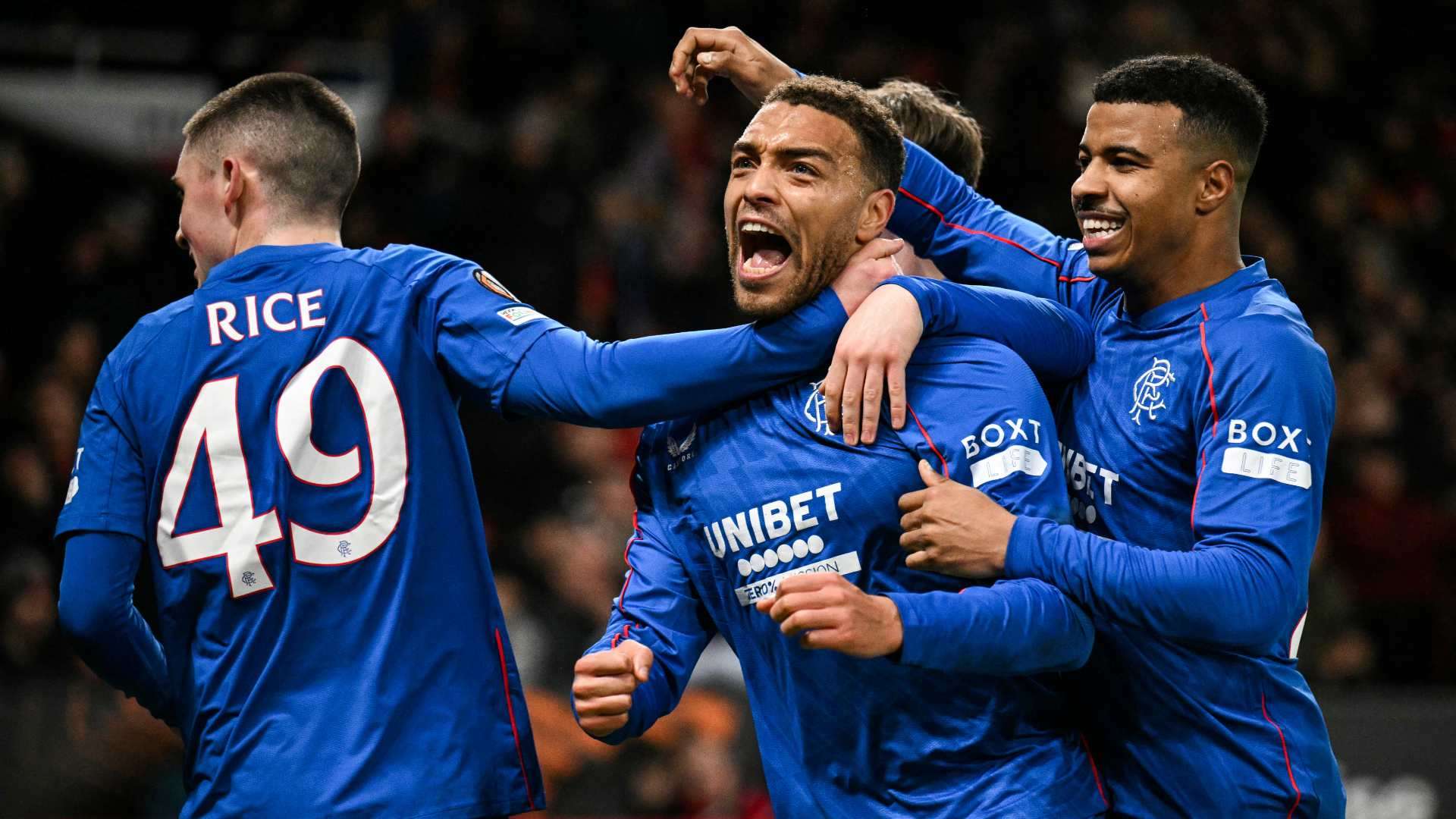 此作出反应 此作出反应