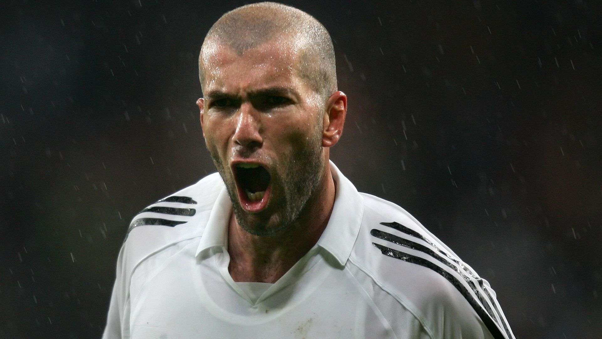 向中场控球 向中场控球